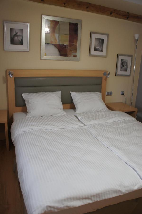 Bialy Slon Delux Hostel Gdynia Bagian luar foto