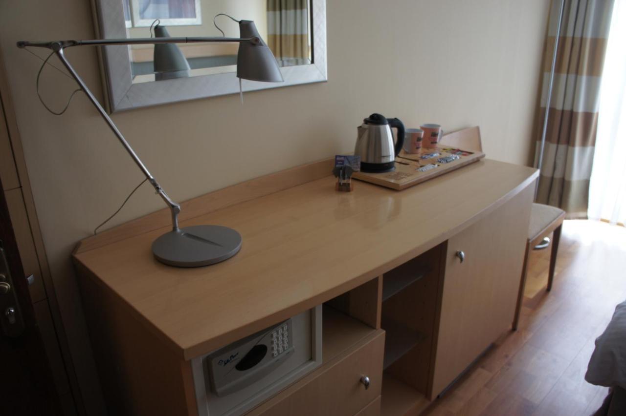 Bialy Slon Delux Hostel Gdynia Bagian luar foto
