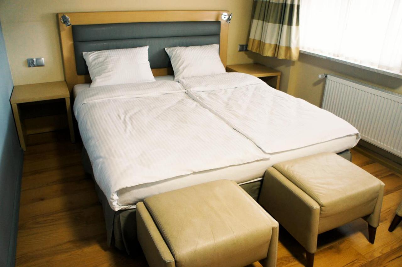 Bialy Slon Delux Hostel Gdynia Bagian luar foto