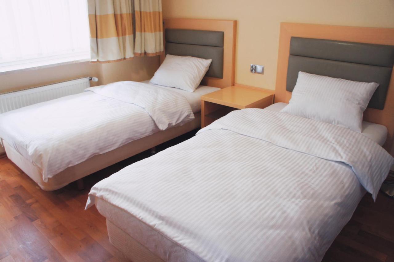 Bialy Slon Delux Hostel Gdynia Bagian luar foto