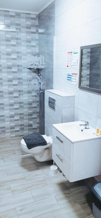 Bialy Slon Delux Hostel Gdynia Bagian luar foto